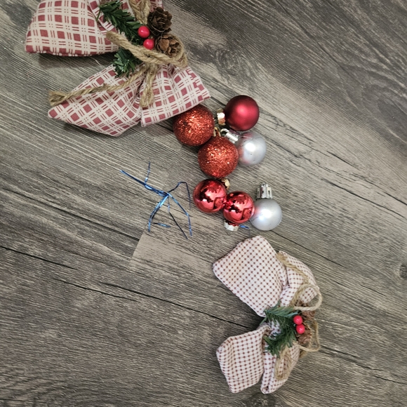 Festive Multicolor Holiday Ornaments Set - Picture 4 of 9